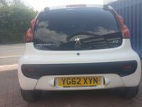 PEUGEOT 107